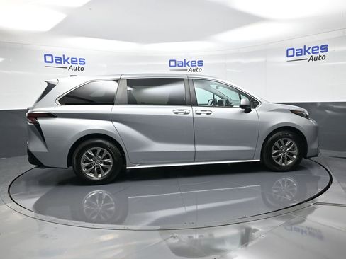 Used 2024 Toyota Sienna LE image 9