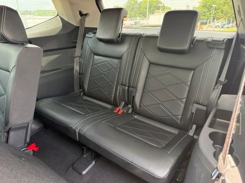 Used 2024 Volkswagen Atlas SE AWD/4WD image 16