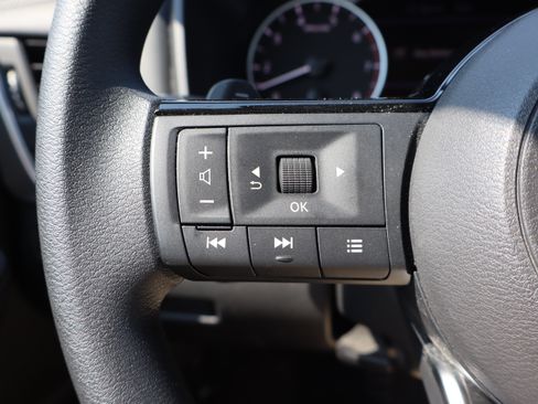 Used 2023 Nissan Rogue SV AWD/4WD image 15