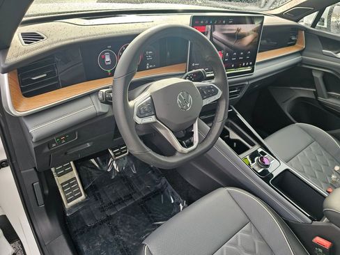 Used 2025 Volkswagen Tiguan SEL R-Line image 19