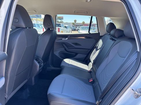 Used 2026 Volkswagen Tiguan SE AWD/4WD image 28