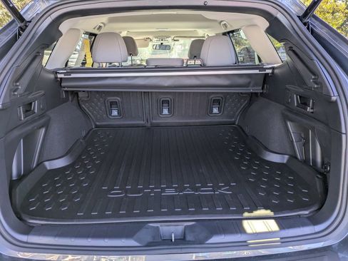 Used 2025 Subaru Outback Premium image 12