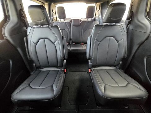 New 2026 Chrysler Pacifica Select AWD/4WD image 23