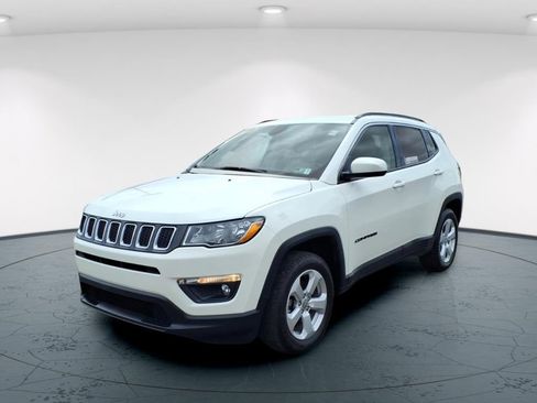 Used 2019 Jeep Compass Latitude w/ Cold Weather Group image 3