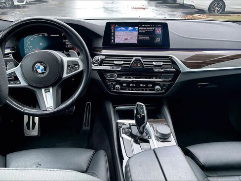 Used 2020 BMW M550i xDrive image 17