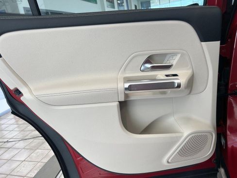 Used 2020 Mercedes-Benz GLB 250 4MATIC image 30