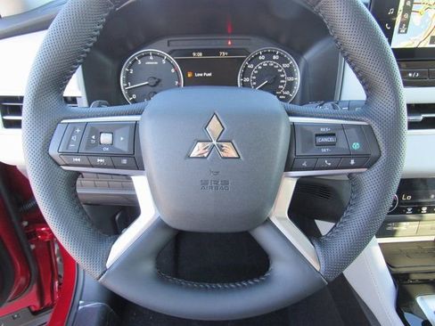 New 2025 Mitsubishi Outlander SE image 20