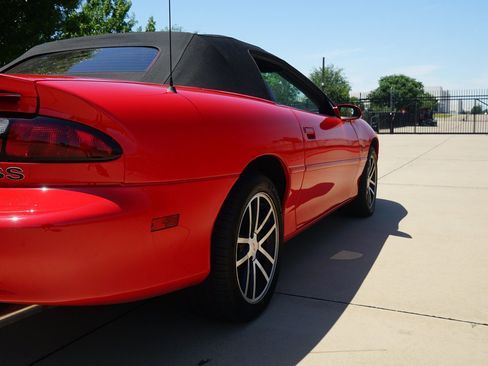 Used 2002 Chevrolet Camaro Z28 w/ SS Performance/Appearance Pkg RWD image 36