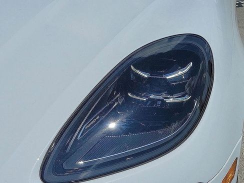 Used 2024 Porsche Macan Turbo image 11