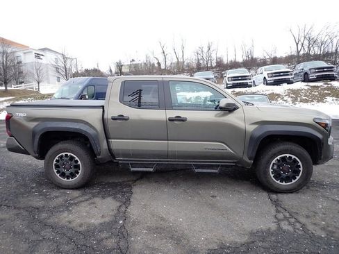 Used 2025 Toyota Tacoma 4x4 Double Cab image 6