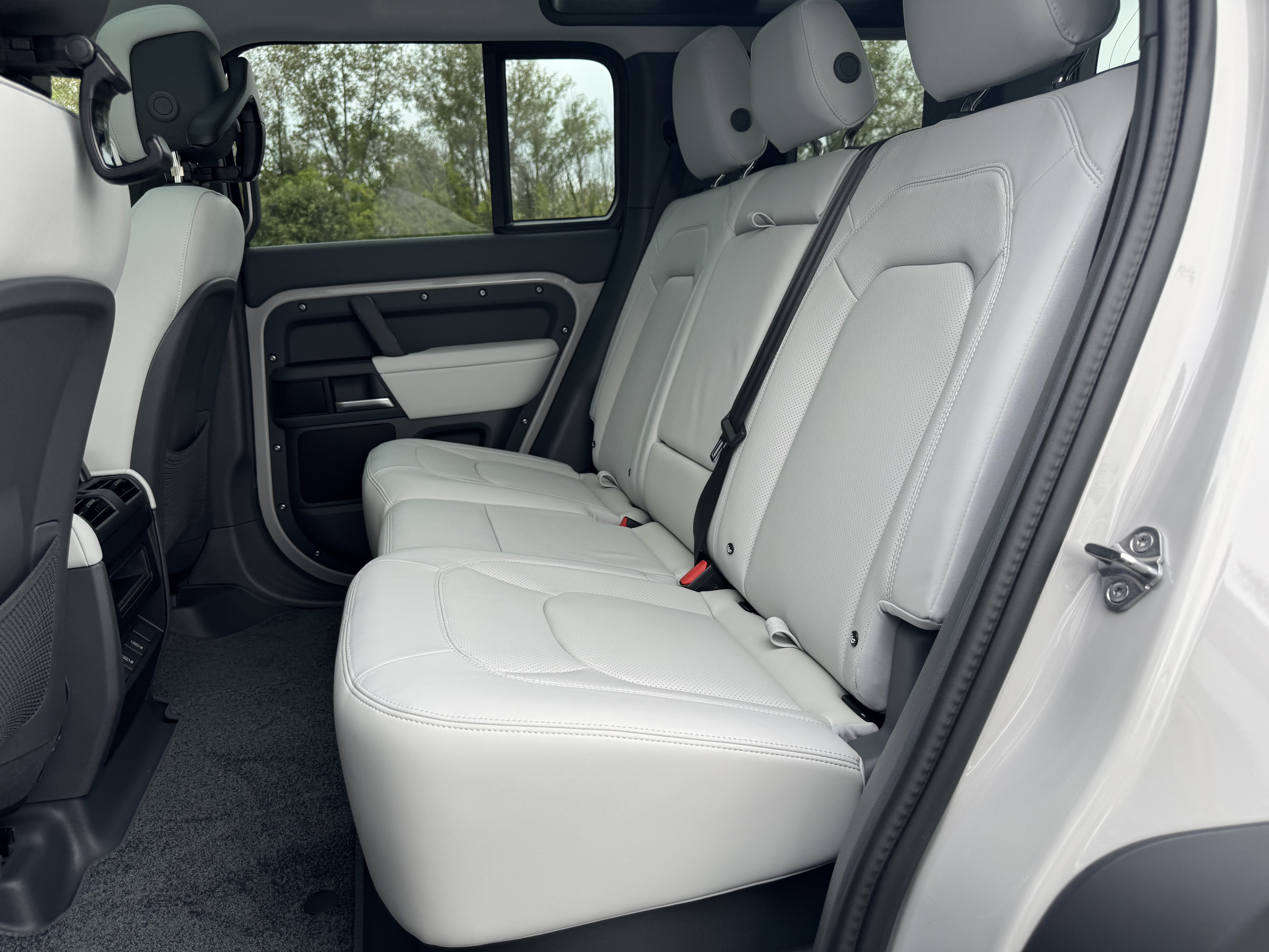 New 2026 Land Rover Defender 110 S AWD/4WD image 27