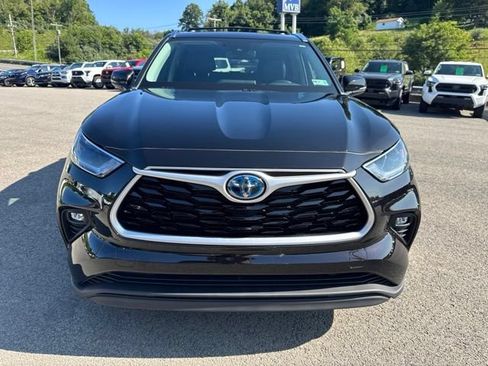 Used 2021 Toyota Highlander XLE AWD/4WD image 2