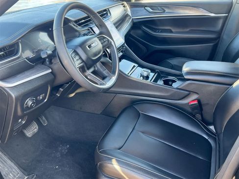 Used 2024 Jeep Grand Cherokee Limited image 10