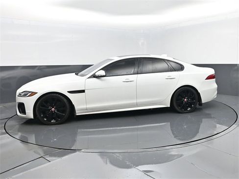 Used 2022 Jaguar XF R-Dynamic SE image 5