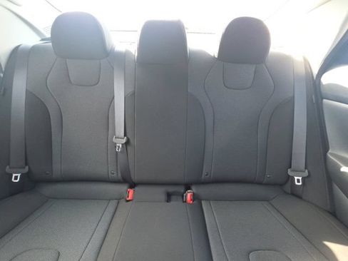 Used 2025 Hyundai Elantra SE FWD image 26