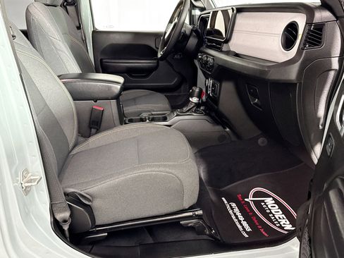 Used 2024 Jeep Wrangler Unlimited w/ Convenience Group image 31