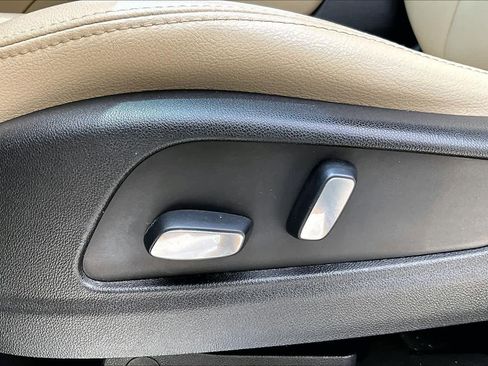 Used 2018 Cadillac XT5 FWD image 29