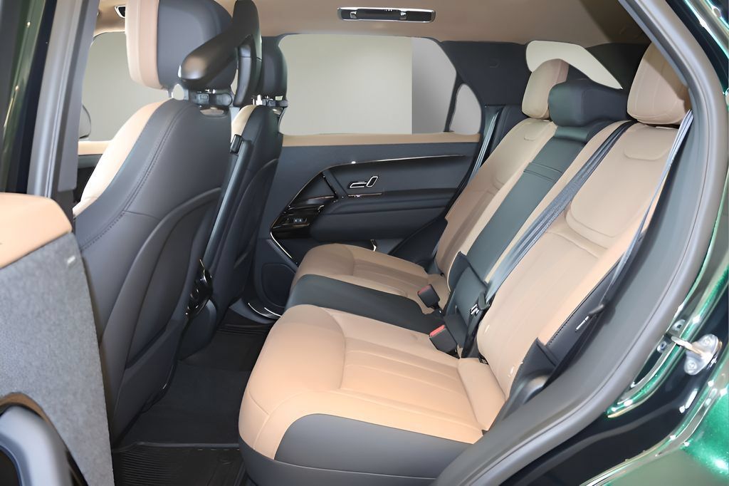 New 2026 Land Rover Range Rover Sport Dynamic SE AWD/4WD image 9