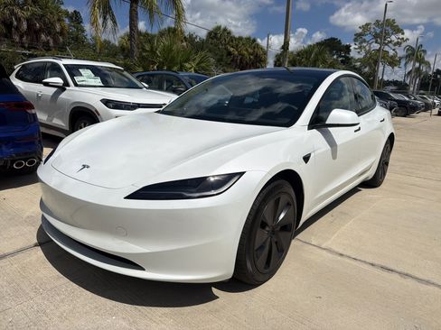 Used 2025 Tesla Model 3 Long Range RWD image 3
