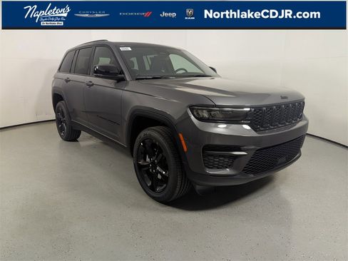 New 2025 Jeep Grand Cherokee Altitude image 1