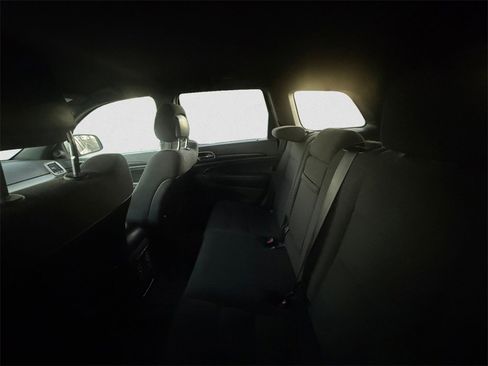 Used 2015 Jeep Grand Cherokee Laredo w/ Quick Order Package 23E image 9