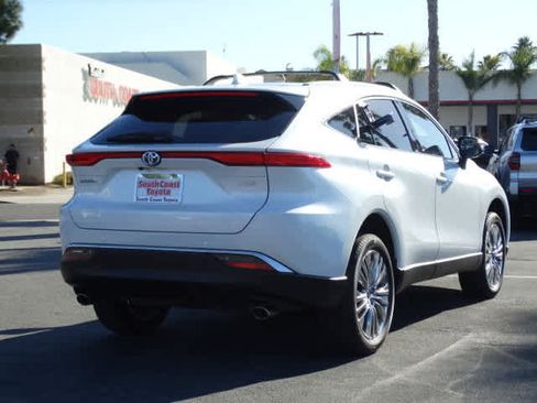 Certified 2024 Toyota Venza XLE image 9