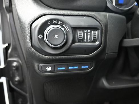 Used 2021 Jeep Wrangler Unlimited Sahara w/ Cold Weather Group AWD/4WD image 11