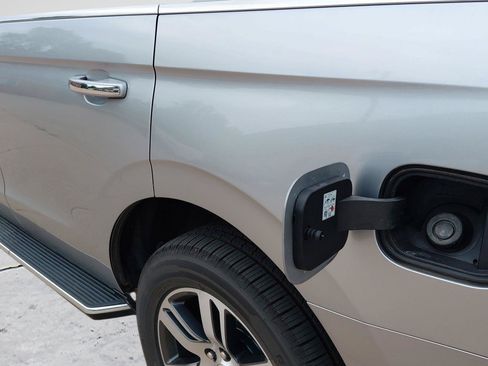 Used 2023 Ford Expedition Limited AWD/4WD image 25