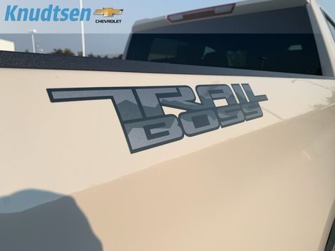 Used 2026 Chevrolet Silverado 1500 Custom Trail Boss w/ Dark Appearance Package AWD/4WD image 9