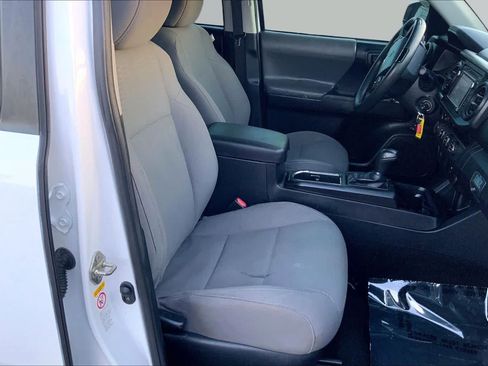 Used 2018 Toyota Tacoma SR w/ SR Convenience Package AWD/4WD image 8