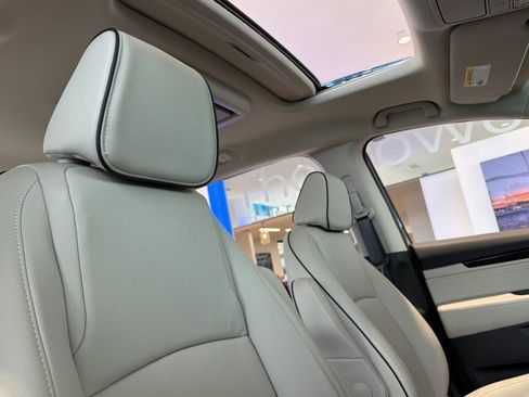 New 2026 Honda Odyssey Touring image 17