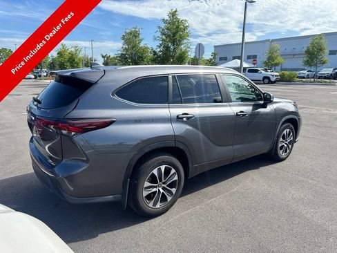 Used 2024 Toyota Highlander XLE AWD/4WD image 5