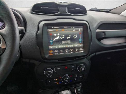 Used 2022 Jeep Renegade Latitude w/ Convenience Group AWD/4WD image 14