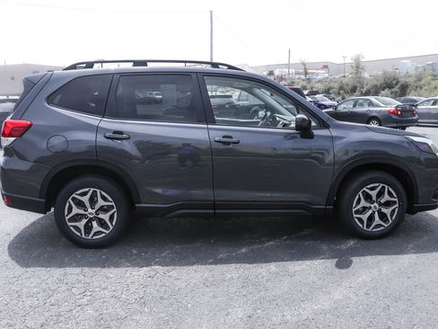 Used 2022 Subaru Forester Premium image 17