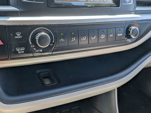 Used 2019 Toyota Highlander LE image 23