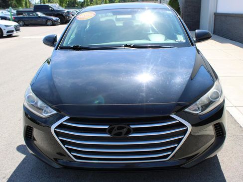Used 2018 Hyundai Elantra SE image 2