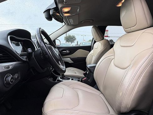 Used 2017 Jeep Cherokee Limited FWD image 8