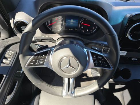 Used 2025 Mercedes-Benz Sprinter 2500 image 9
