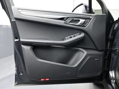 Certified 2025 Porsche Macan AWD/4WD image 7