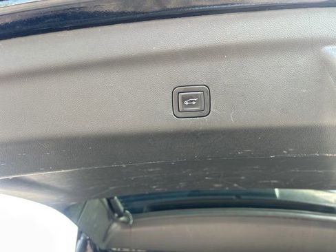 Used 2024 Chevrolet Suburban LT image 30