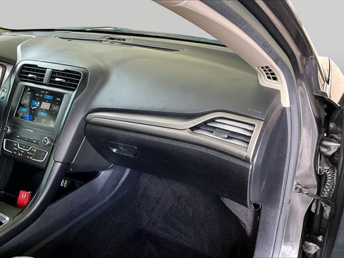 Used 2019 Ford Fusion SE w/ Equipment Group 151A FWD image 18