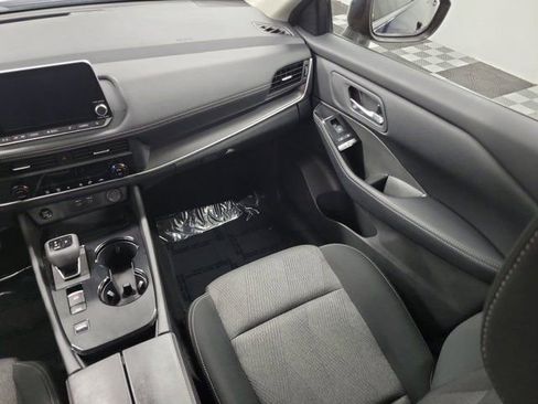 Used 2025 Nissan Rogue SV FWD image 15