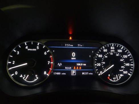 Used 2021 Nissan Sentra SR w/ SR Premium Package FWD image 23
