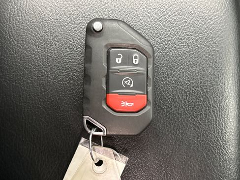 Used 2022 Jeep Wrangler Unlimited Rubicon w/ LED Lighting Group AWD/4WD image 18