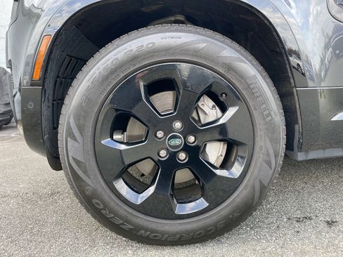 Used 2023 Land Rover Defender 110 X-Dynamic SE image 9