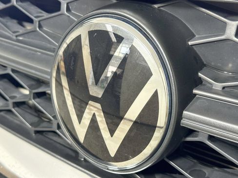 Certified 2023 Volkswagen Taos SE FWD image 30