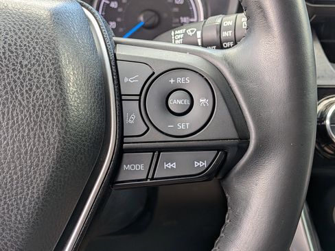 Used 2021 Toyota Venza LE AWD/4WD image 26