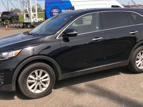 Used 2020 Kia Sorento LX FWD image 3