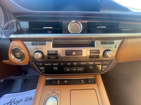 Used 2016 Lexus ES 350 w/ Luxury Package w/Wood Trim image 21