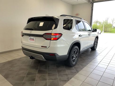 Used 2023 Honda Pilot TrailSport image 5